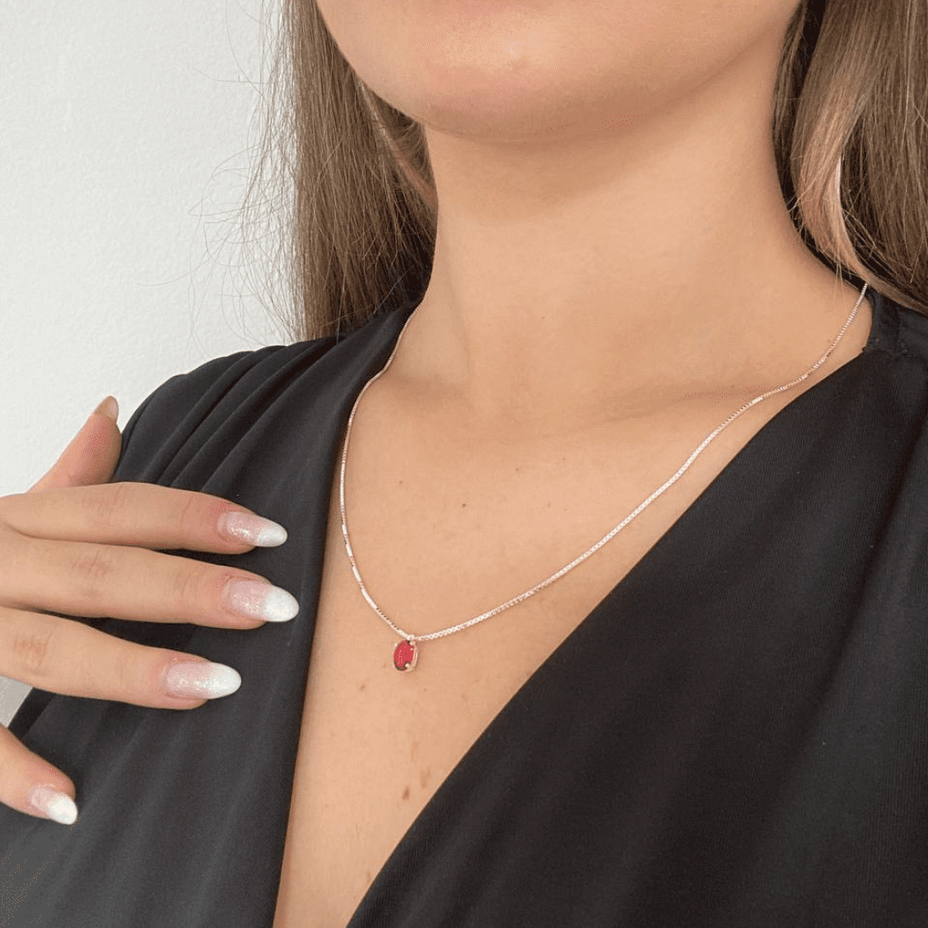 Colar de Prata Ponto de Luz Oval Vermelho