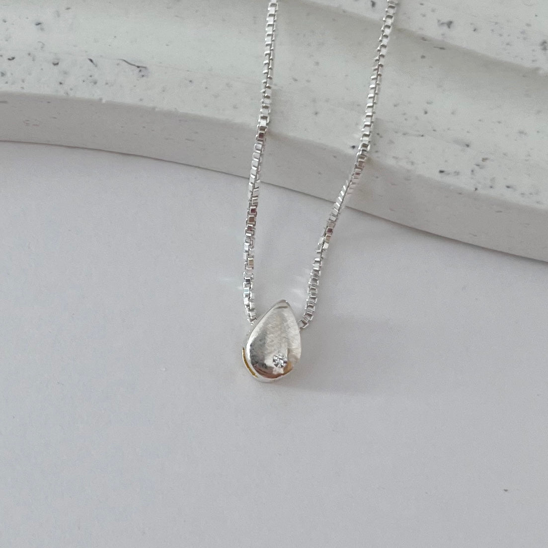 Colar de Prata Minimalista Gota