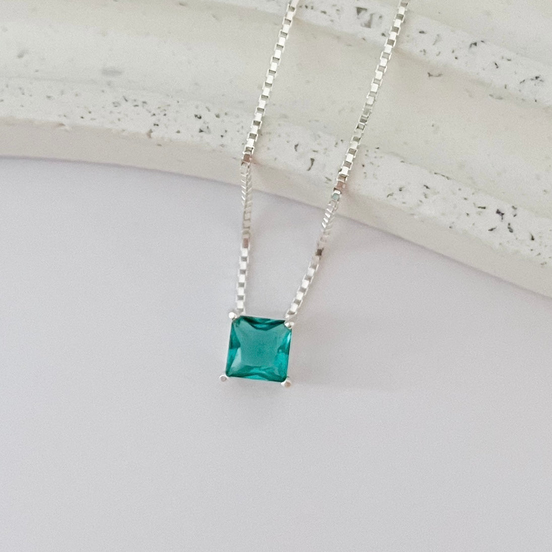Colar de Prata Separador Quadrado Verde