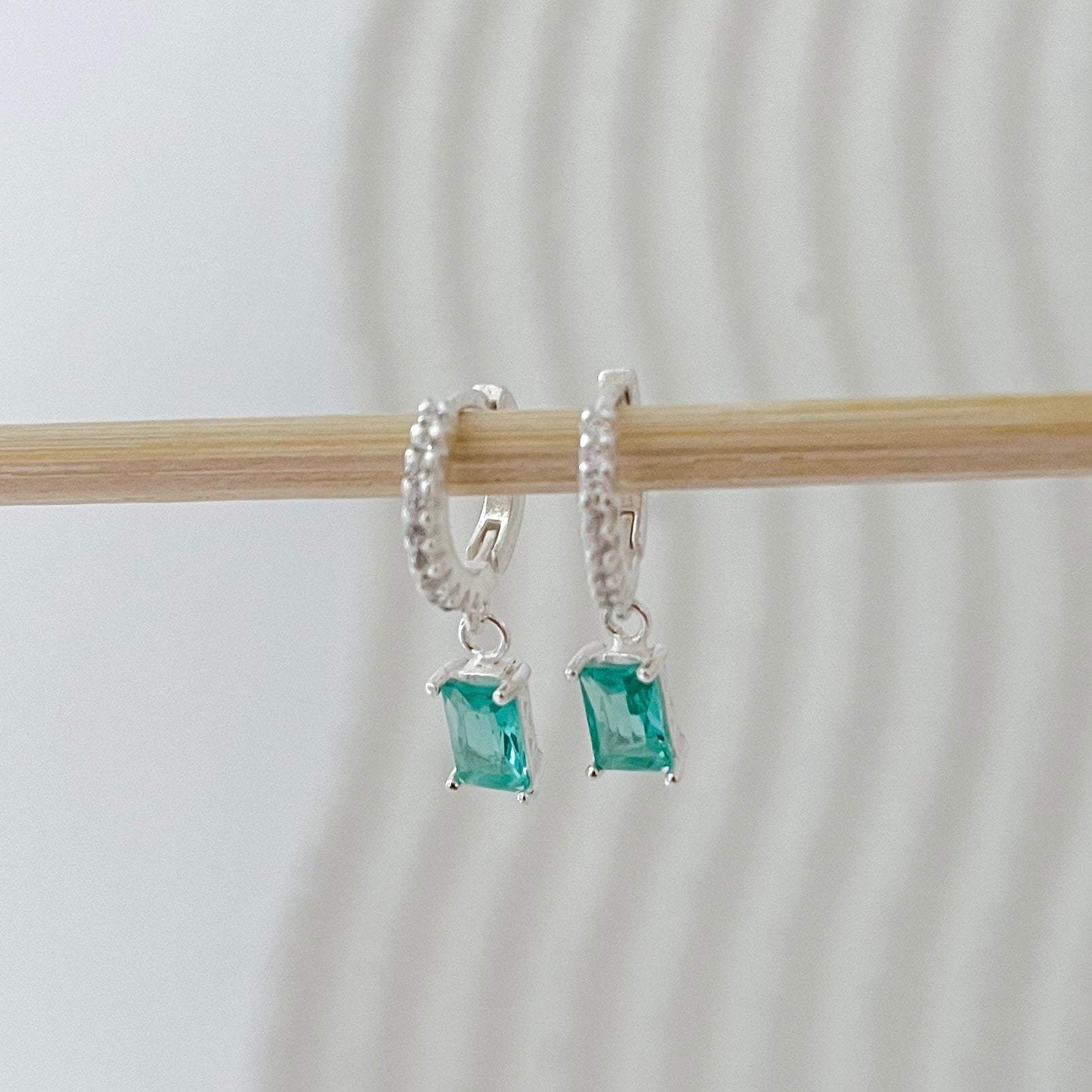 Brinco Argola de Prata Zircônia Retangular Verde