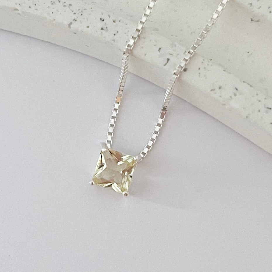 Colar de Prata Separador Quadrado Amarelo