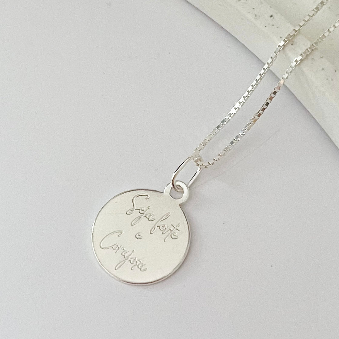 Colar de Prata Medalha Seja Forte e Corajosa