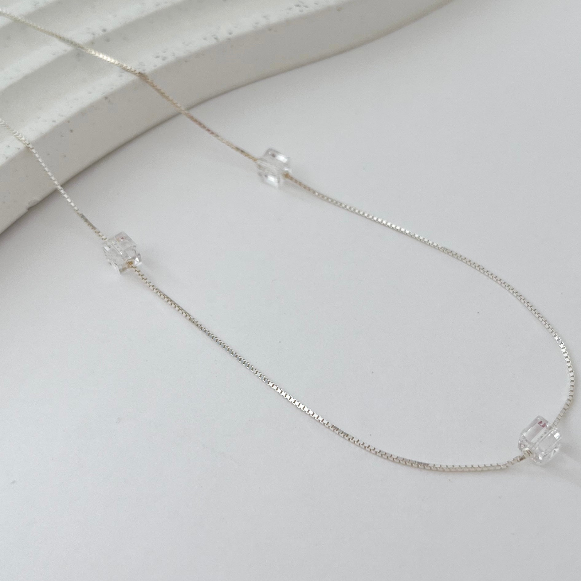 Colar de Prata Chocker Cubos Transparentes
